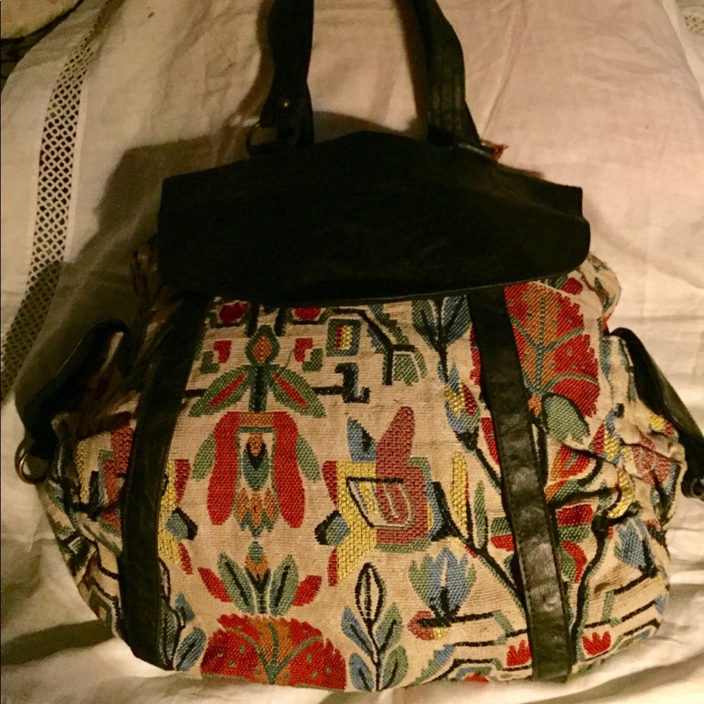 Flower design with black leather 👛👜👍🏼💋🌸💕
